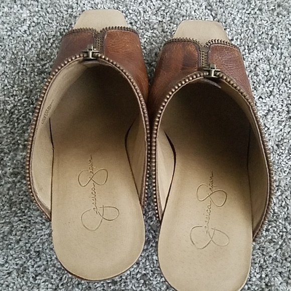 Clogs - Picture 3 of 7